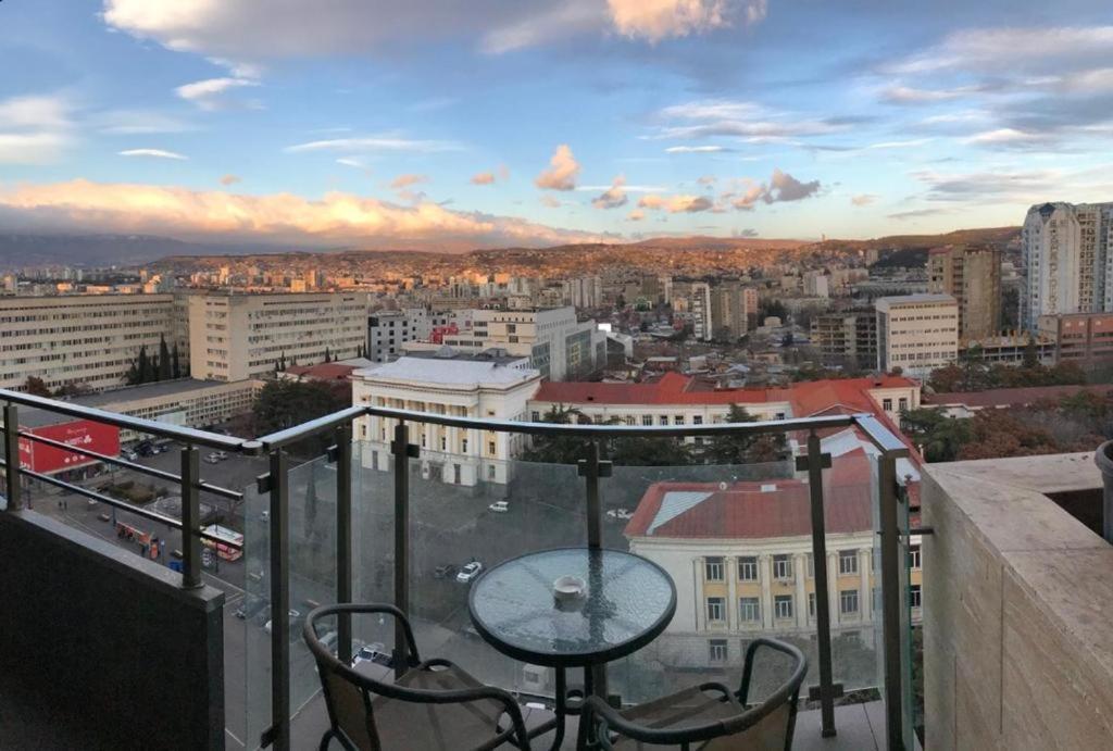 Ameri Plaza Green Apartments Tbilisi Eksteriør billede